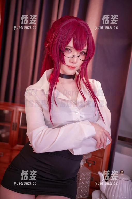 更新来了！Sally Dorasnow的厨娘姿态就像做蛋糕，一层层加起来就是幸福。
